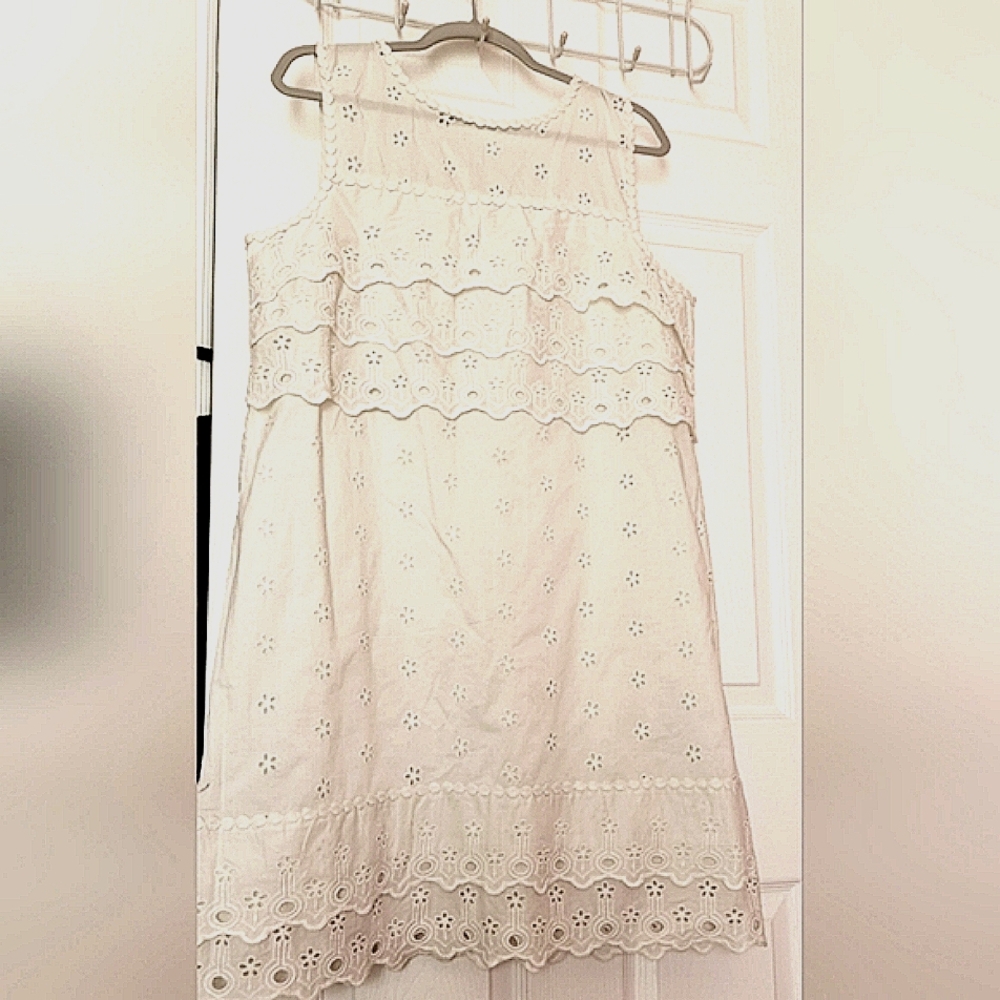 New J. CREW Eyelet dress. Sleevless. Ivory color.
